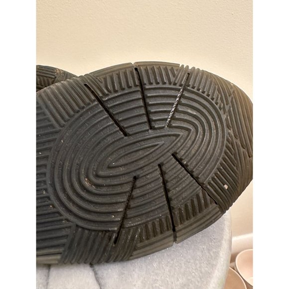 Nike Kyrie Basketball 🏀 Black Speckle Sneakers size 5.5Y (laces not included) - Picture 9 of 14